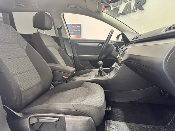 Volkswagen Passat 6 of 19