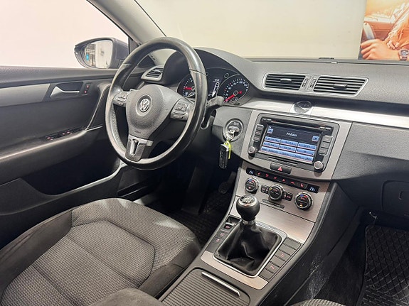 Volkswagen Passat 2 of 5