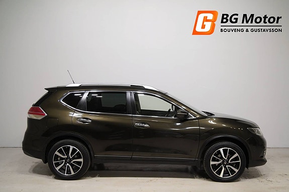 Nissan X-Trail 2 of 5