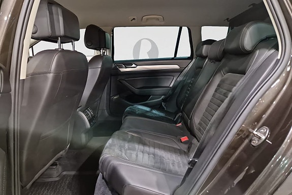 Volkswagen Passat 14 of 17