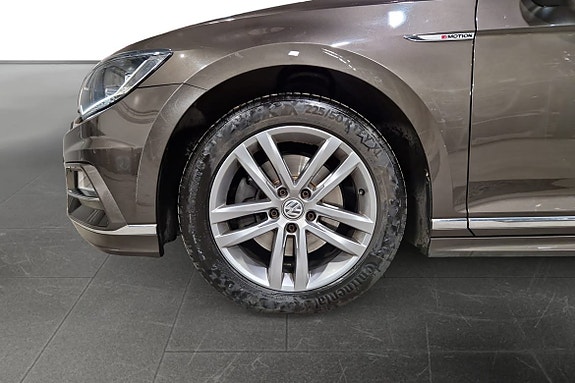 Volkswagen Passat 16 of 17