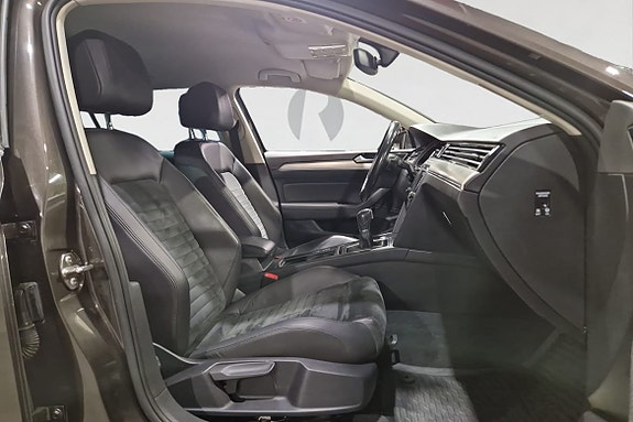 Volkswagen Passat 15 of 17