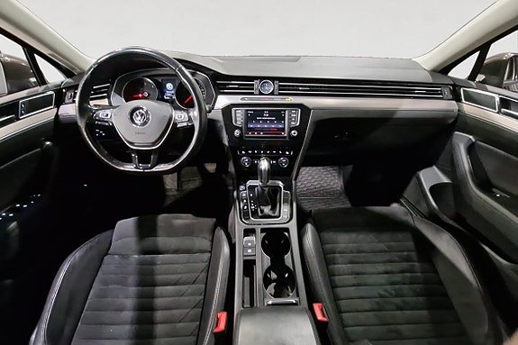 Volkswagen Passat 11 of 17
