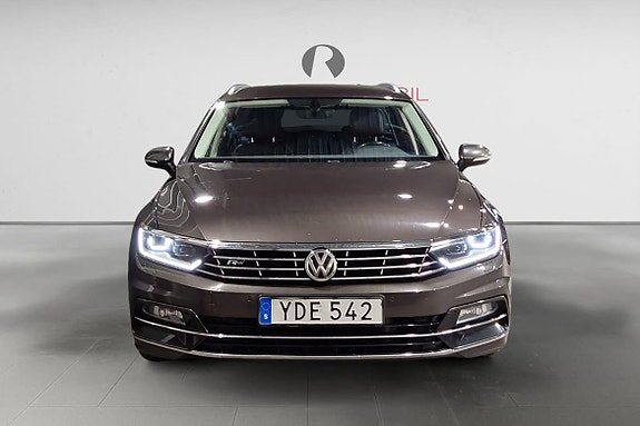 Volkswagen Passat 10 of 17
