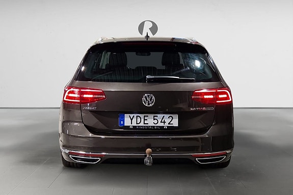 Volkswagen Passat 6 of 17