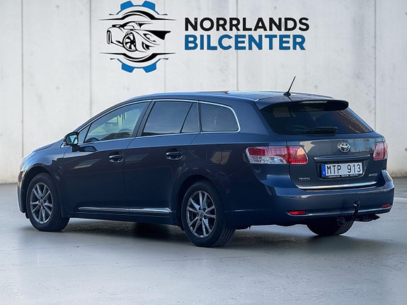 Toyota Avensis 4 of 5