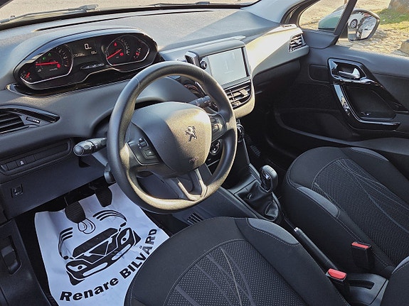 Peugeot 208 10 of 15