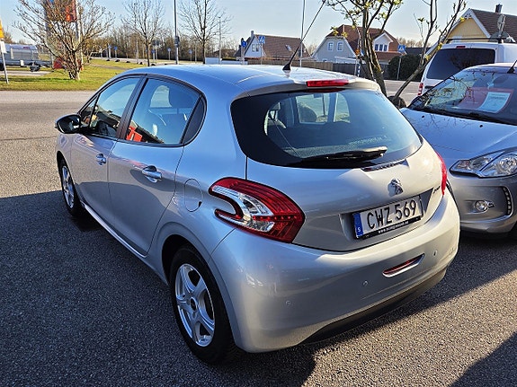 Peugeot 208 7 of 15