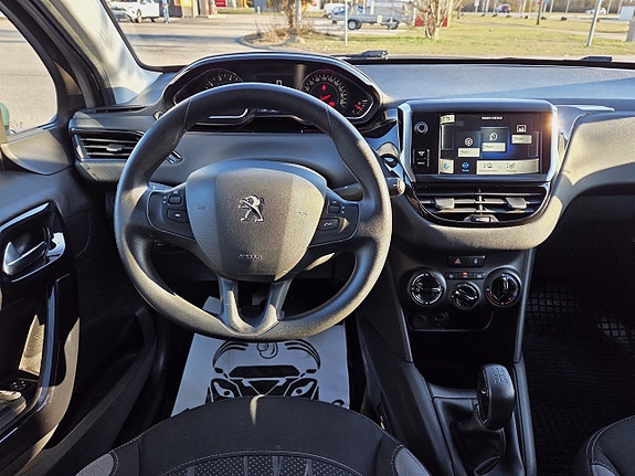 Peugeot 208 12 of 15