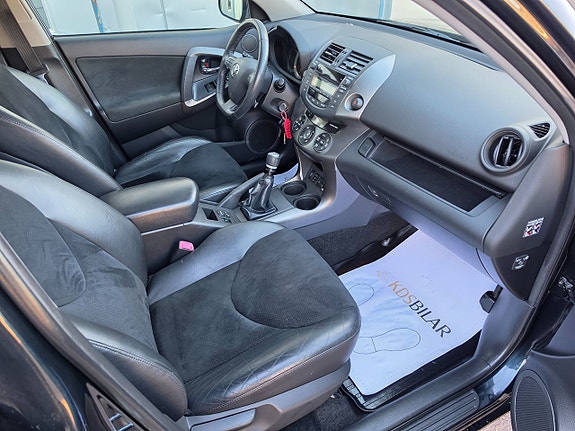 Toyota RAV4 7 of 11