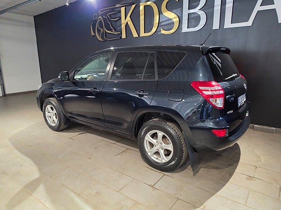 Toyota RAV4 3 of 5