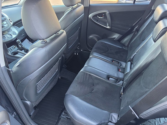 Toyota RAV4 10 of 11