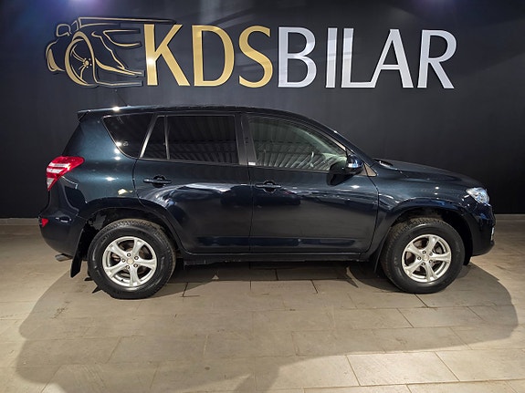 Toyota RAV4 4 of 5
