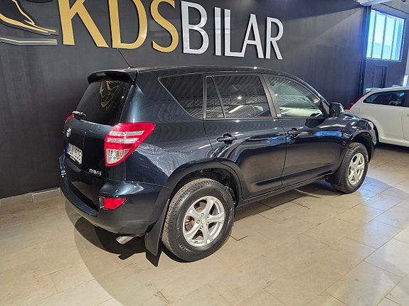 Toyota RAV4 5 of 5