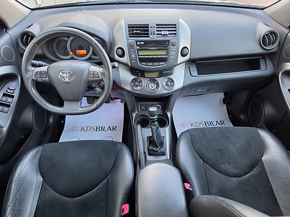 Toyota RAV4 8 of 11