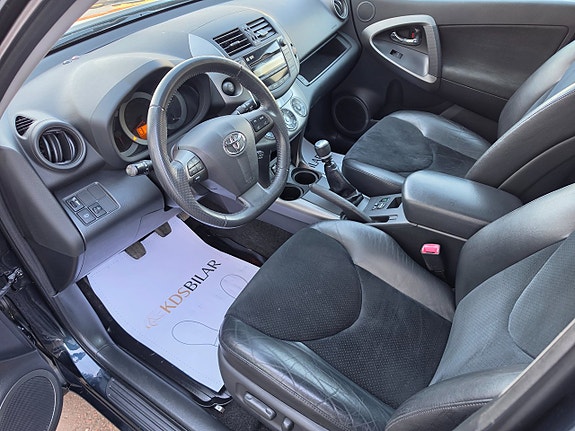 Toyota RAV4 9 of 11