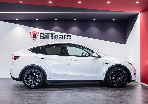 Tesla Model Y 11 of 20