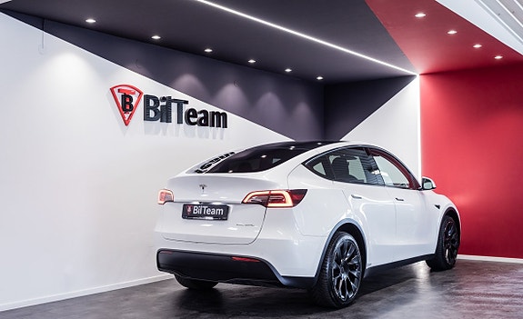 Tesla Model Y 6 of 20