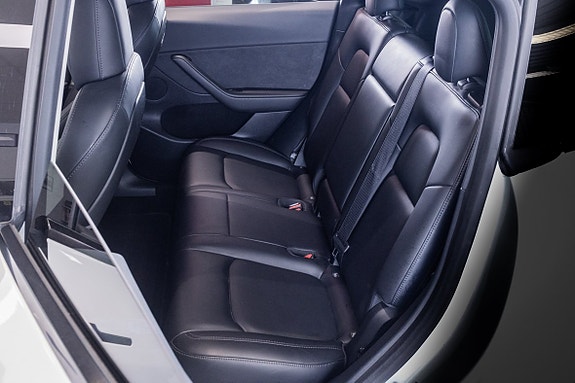 Tesla Model Y 20 of 20