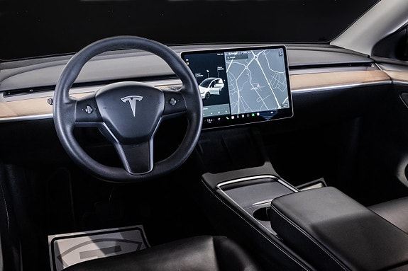 Tesla Model Y 17 of 20