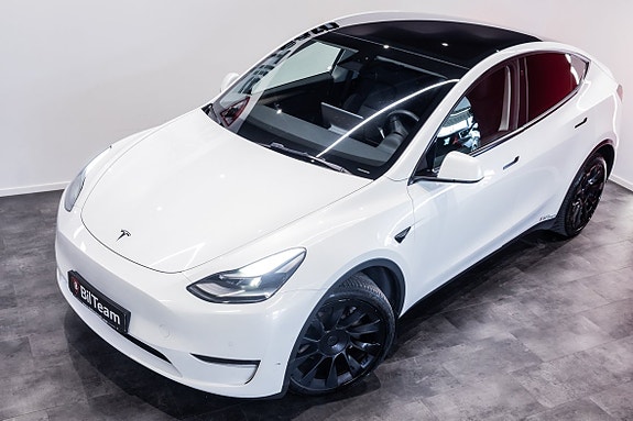 Tesla Model Y 4 of 20