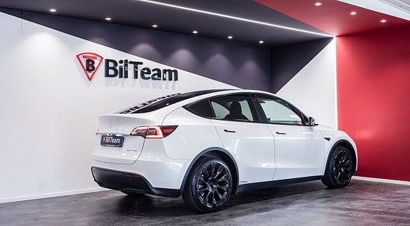 Tesla Model Y 7 of 20