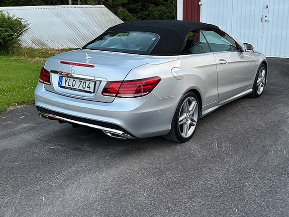 Mercedes-Benz E220 3 of 5