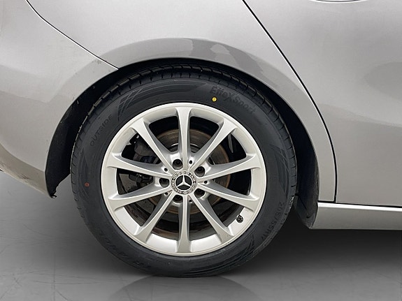 Mercedes-Benz A200 26 of 27