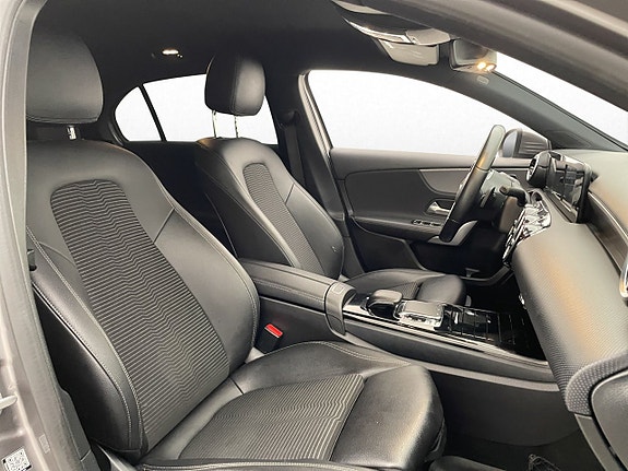 Mercedes-Benz A200 11 of 27
