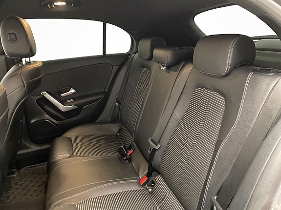 Mercedes-Benz A200 18 of 27