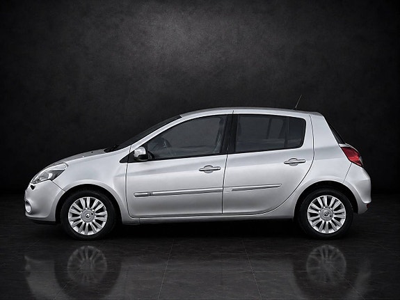 Renault Clio 2 of 9