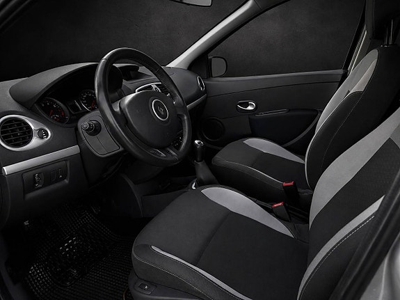 Renault Clio 8 of 9