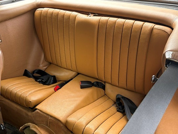 Mercedes-Benz 560 SL 11 of 13