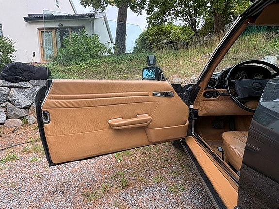 Mercedes-Benz 560 SL 12 of 13
