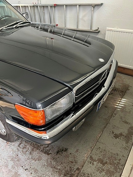 Mercedes-Benz 560 SL 5 of 6