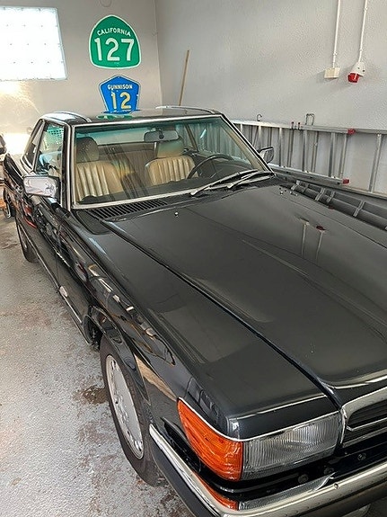 Mercedes-Benz 560 SL 4 of 6