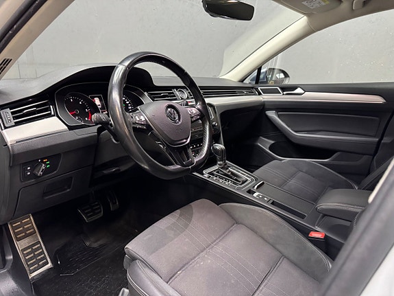 Volkswagen Passat Alltrack 7 of 14