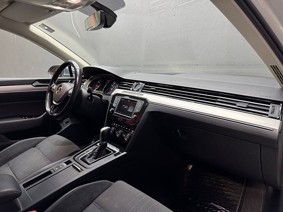 Volkswagen Passat Alltrack 13 of 14