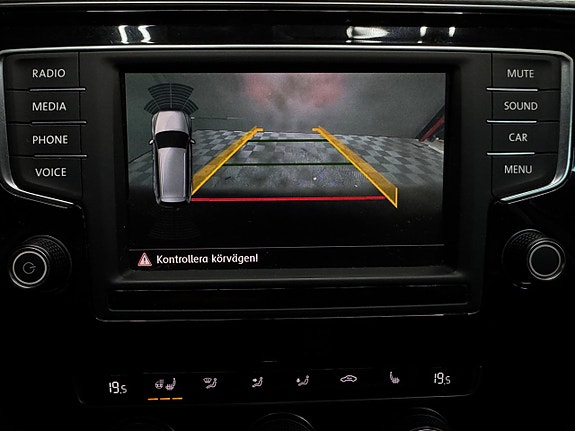 Volkswagen Passat Alltrack 9 of 14