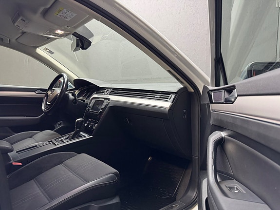 Volkswagen Passat Alltrack 12 of 14