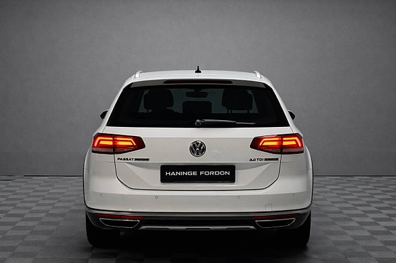 Volkswagen Passat Alltrack 4 of 5