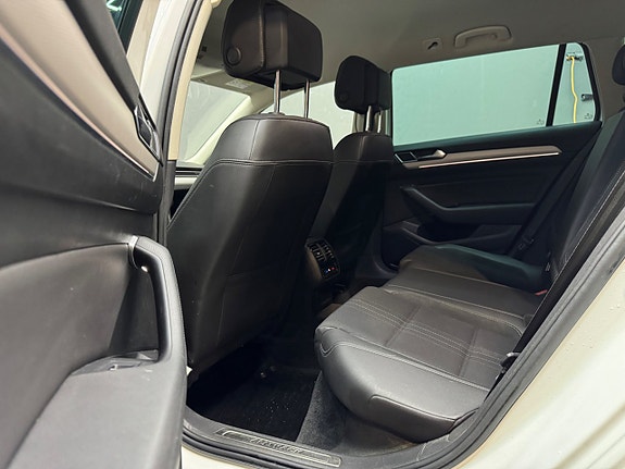 Volkswagen Passat Alltrack 14 of 14