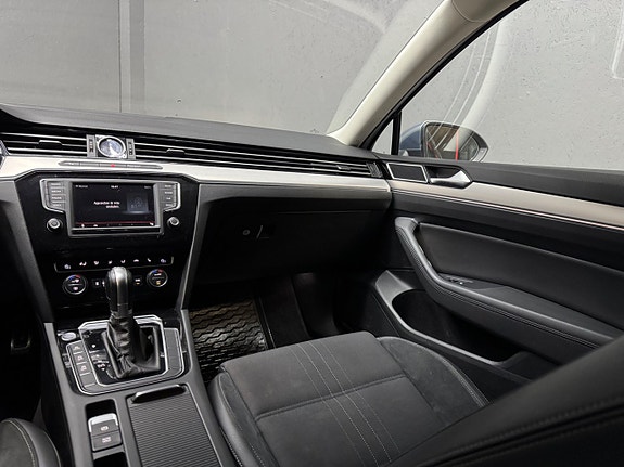 Volkswagen Passat Alltrack 11 of 14