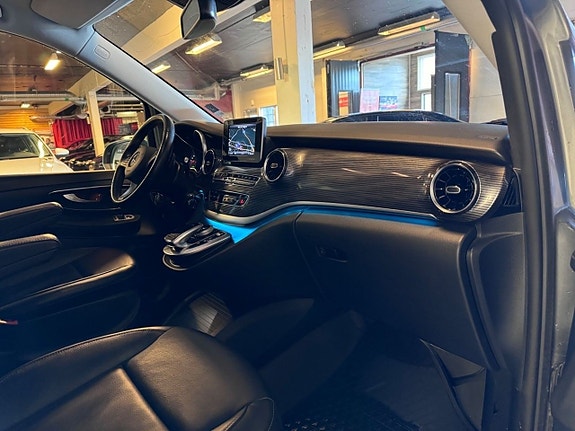 Mercedes-Benz V250 15 of 17