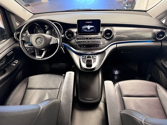 Mercedes-Benz V250 5 of 5