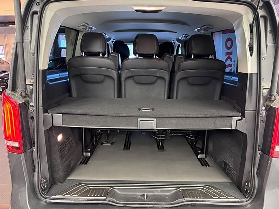 Mercedes-Benz V250 16 of 17