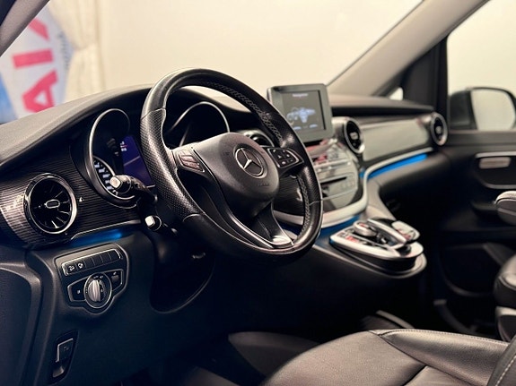 Mercedes-Benz V250 7 of 17