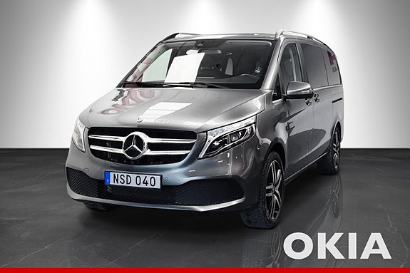 Mercedes-Benz V250 2 of 5