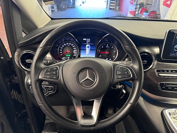 Mercedes-Benz V250 10 of 17