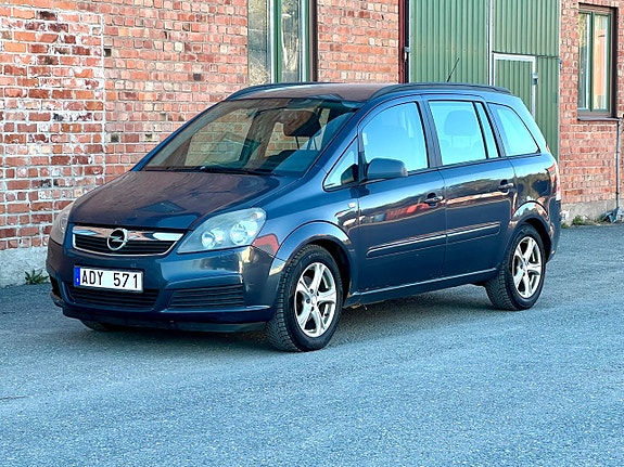 Opel Zafira 3 of 5